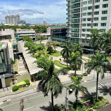 Holiday Inn & Suites Makati By Ihg Makati City Exterior photo Rockwell Center