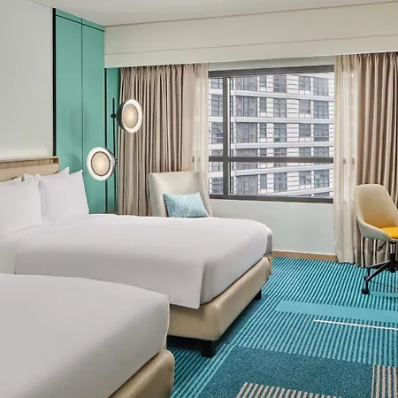 Holiday Inn & Suites Makati By Ihg Makati City Exterior photo