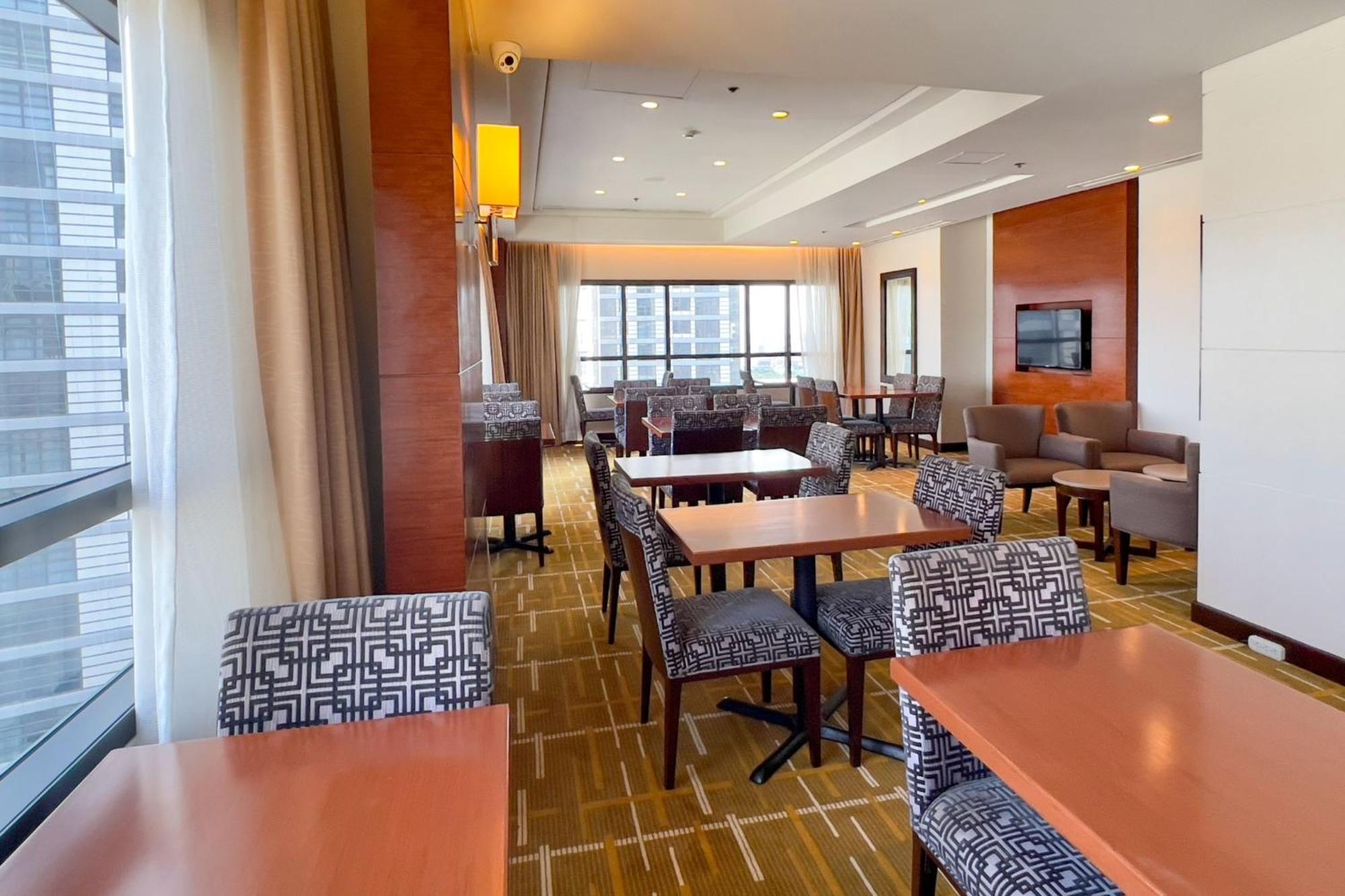 Hotel & Makati By Ihg 5*