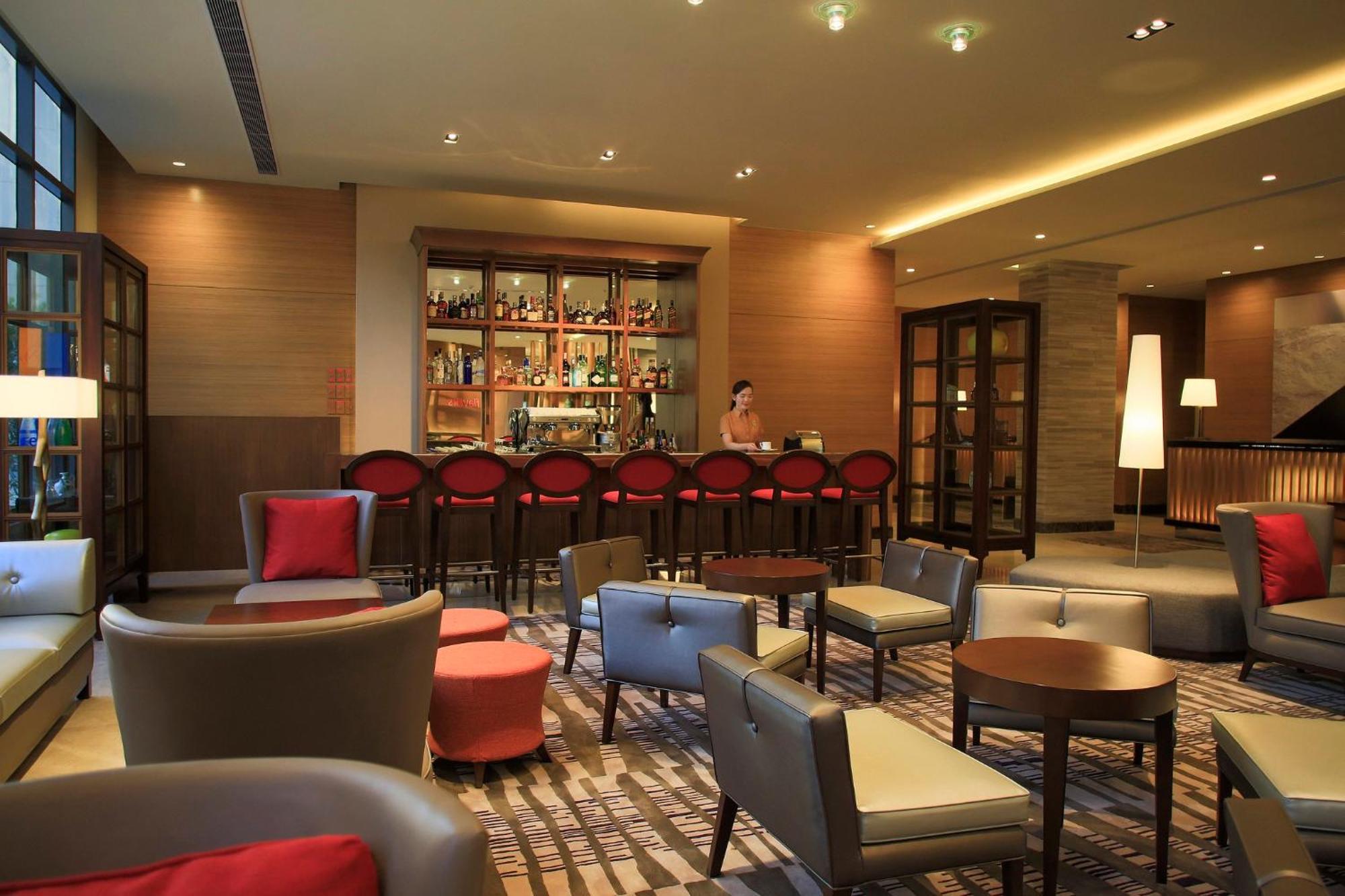 Hotel & Makati By Ihg 5*