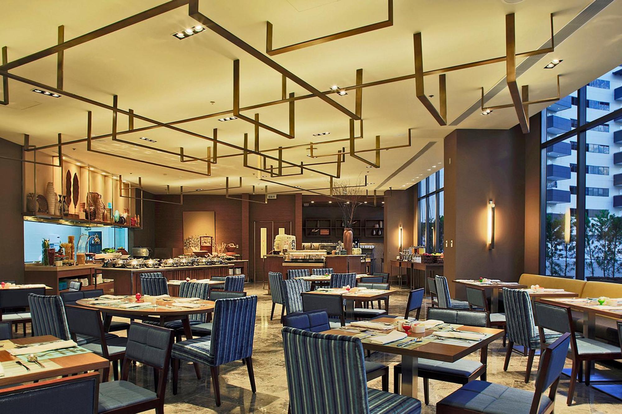 Hotel & Makati By Ihg 5*